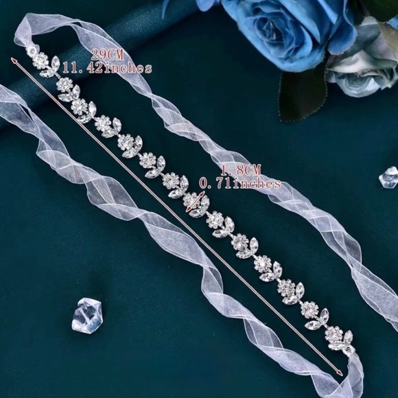 Elegant Silver Crystal Headband - Picture 4 of 4